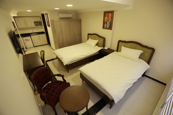 Room 5 of 13