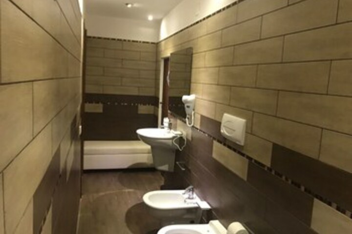 Room 4 of 38