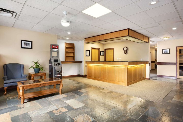 Entrance & Lobby