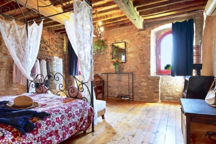 Room 15 of 86