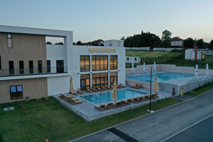 Pool 15 of 27