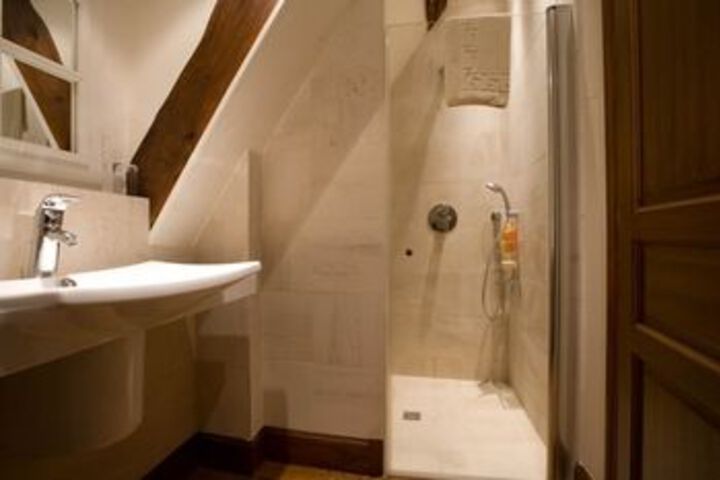Room 3 of 10