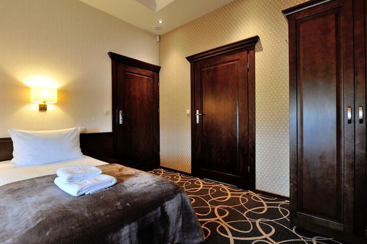 Room 15 of 50