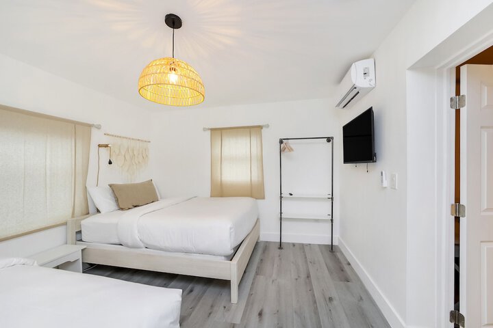 Room 25 of 48