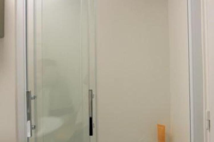 Room 4 of 5