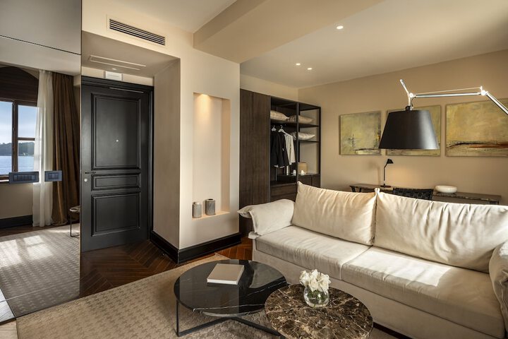 Room 15 of 72