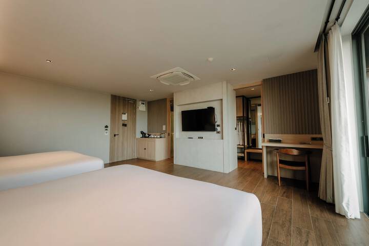 Room 15 of 216