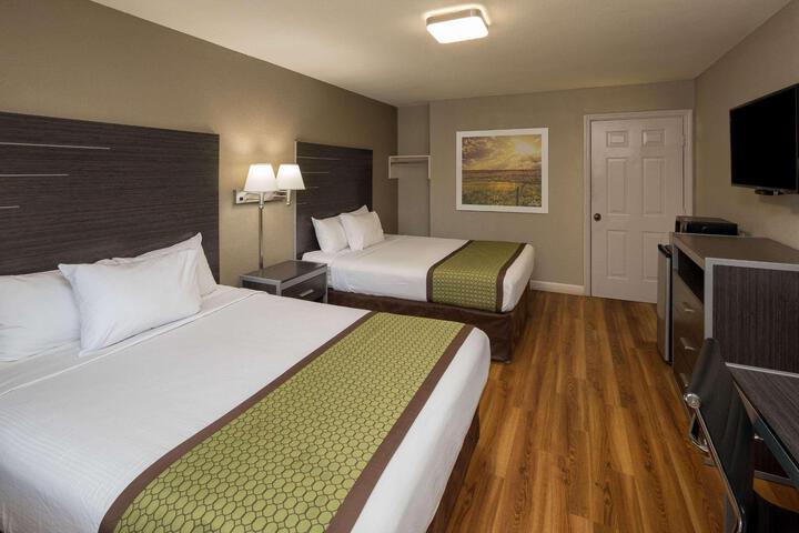 1 Queen Bed (21 of 21)