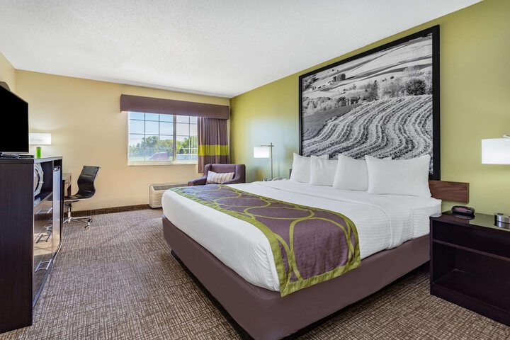 Room 3 of 27