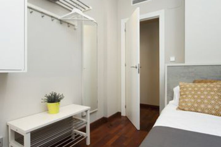 Room 8 of 28