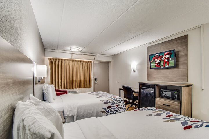 2 Double Beds (6 of 10)