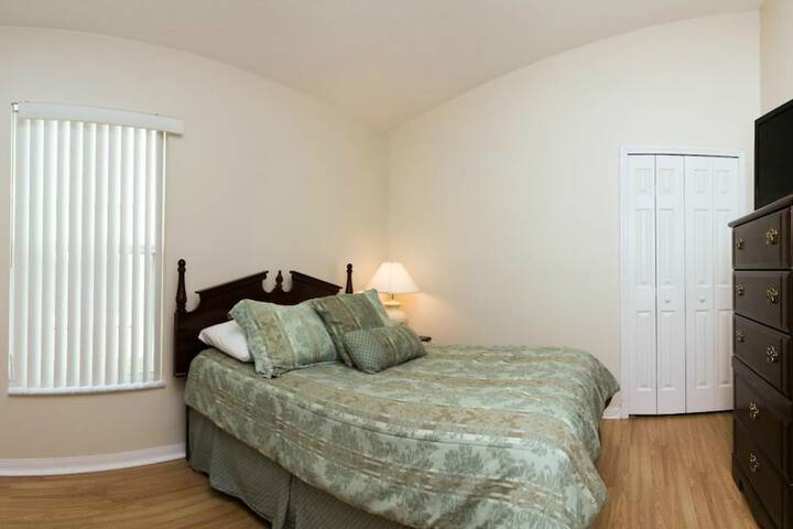 Room 13 of 118