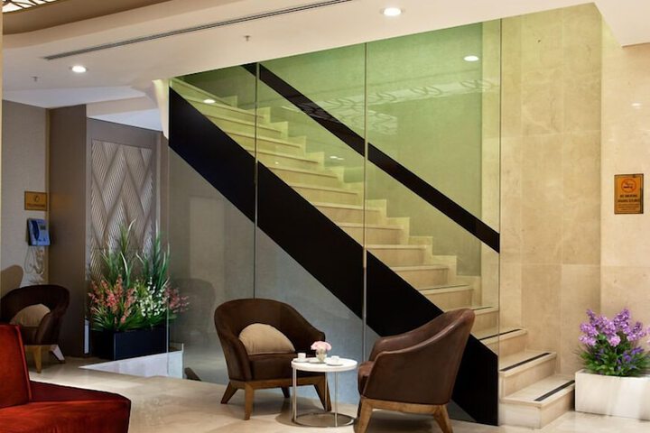 Entrance & Lobby