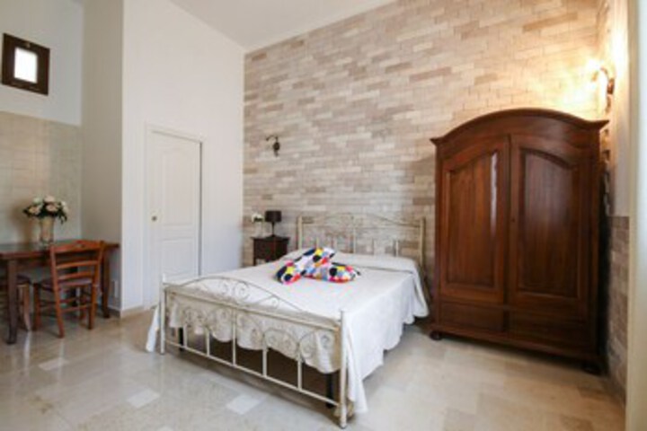 Room 4 of 11