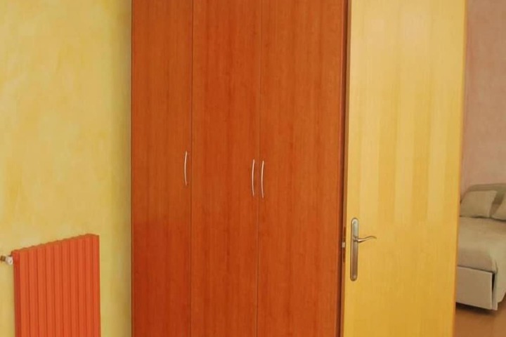 Room 4 of 34