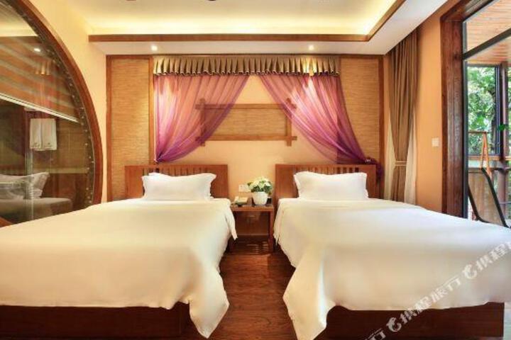Yishuiwan Resorts Hotel(Yangshuo Yulong River Tourist Resort)