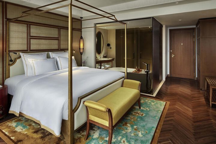 Room 32 of 157