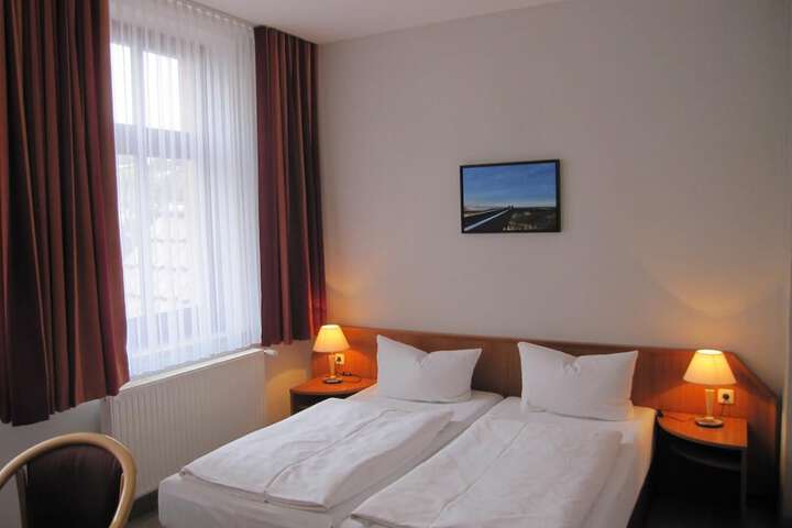Room 12 of 36