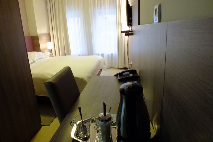 Room 5 of 40