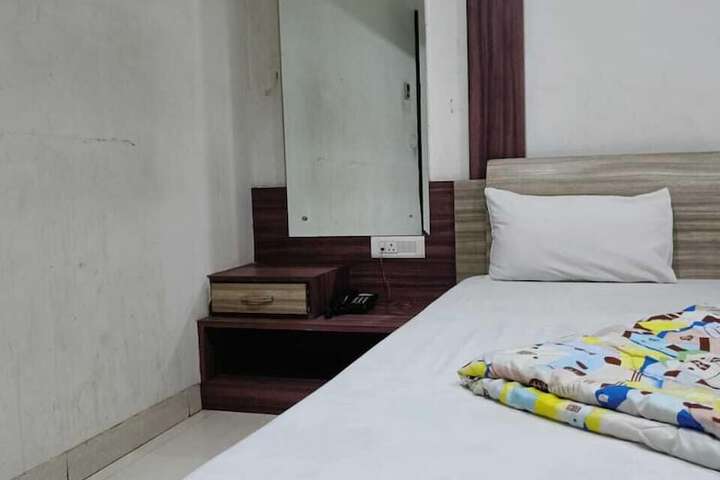 Room 11 of 32