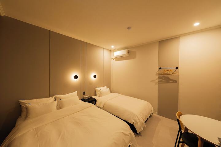 Room 21 of 80
