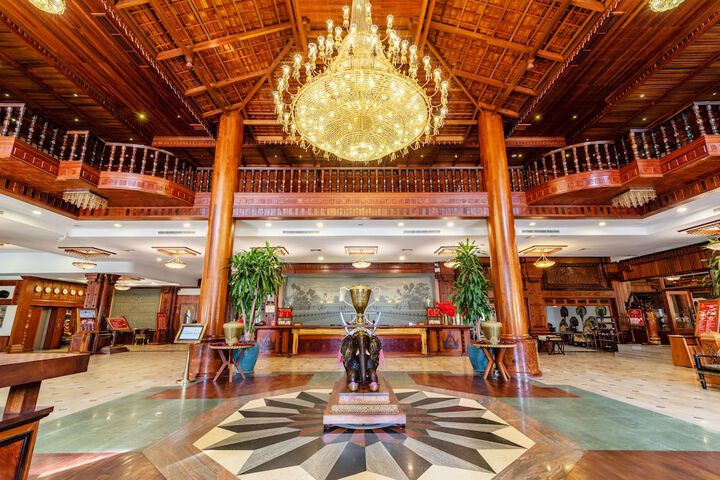 Entrance & Lobby
