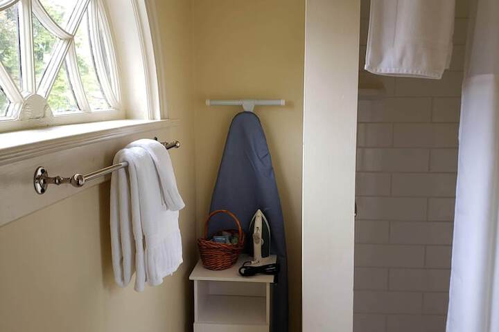 Room 12 of 100