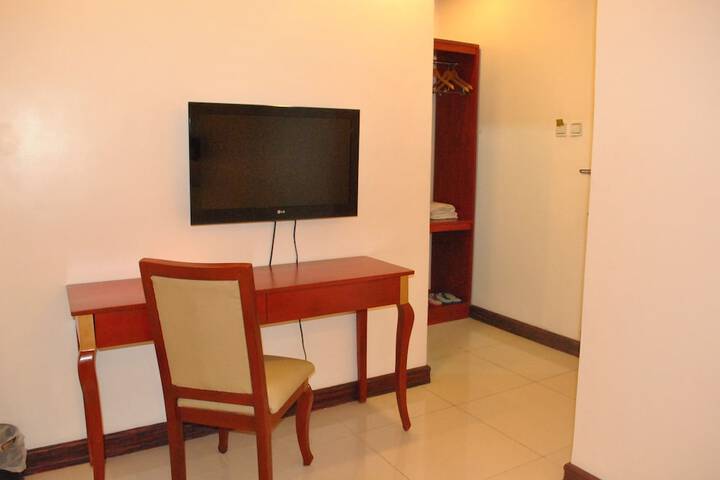 Room 17 of 33