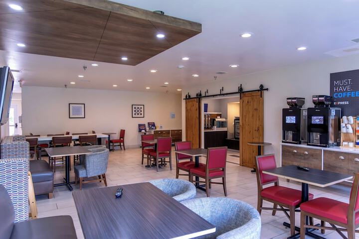 Breakfast/Coffee Service 82 of 123