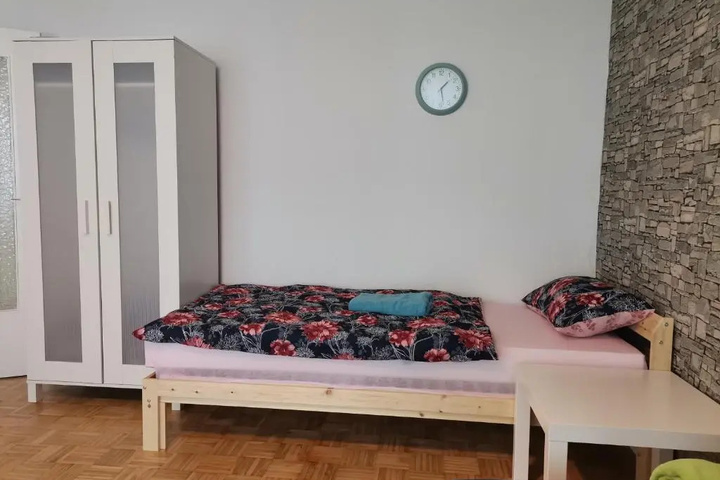 Room 2 of 8