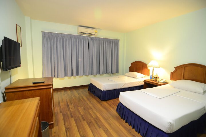 Room 6 of 27
