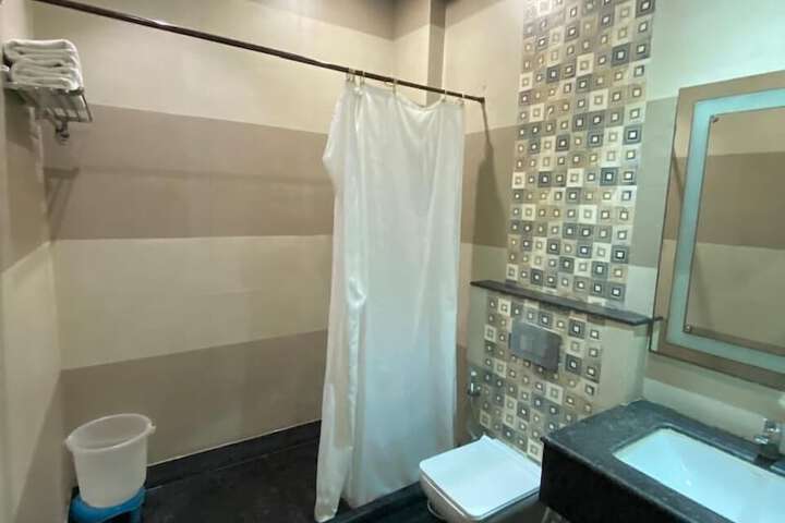 Room 35 of 62