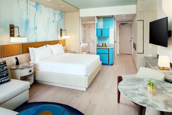 Room 39 of 243