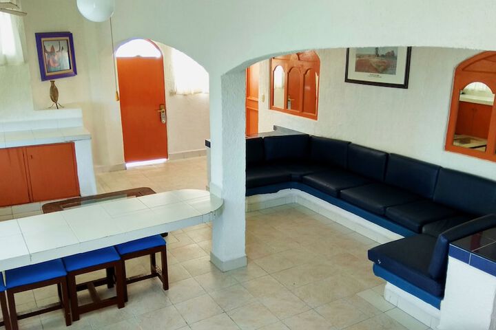 Room 17 of 33