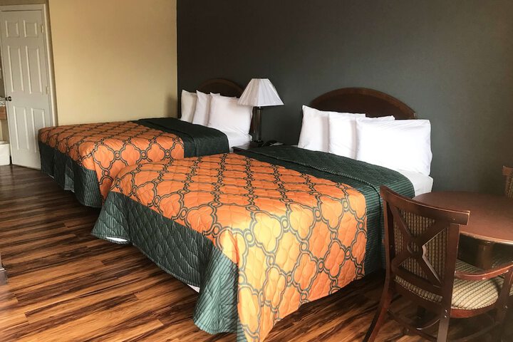1 King Bed (3 of 5)