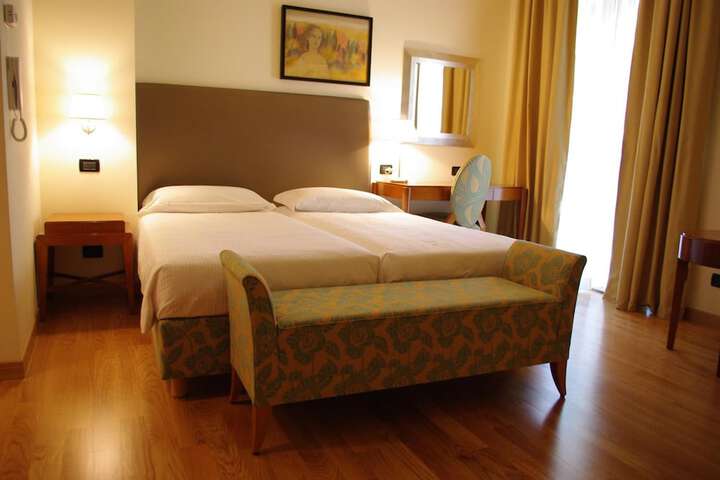 Room 12 of 29