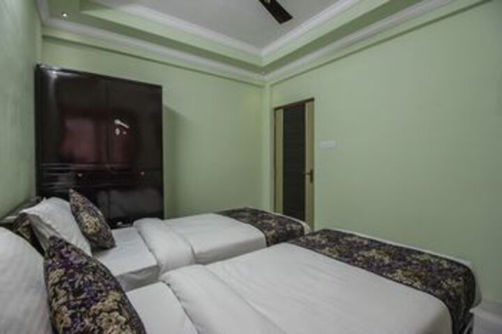 Room 12 of 28