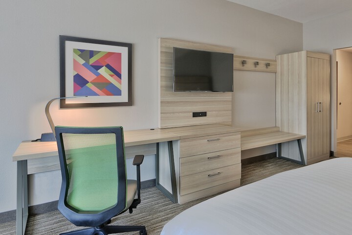 Room 13 of 48