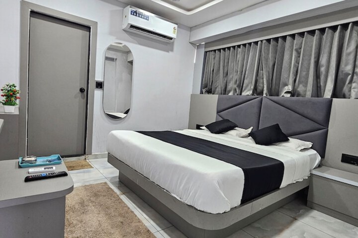 Room 9 of 25