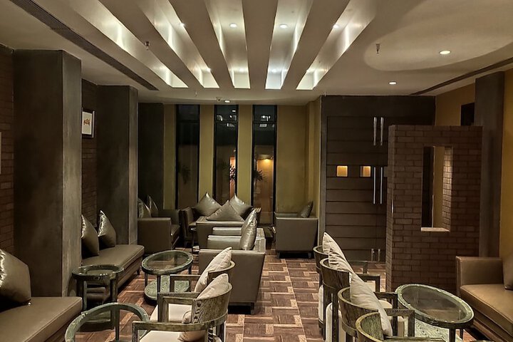 Lounge 29 of 54