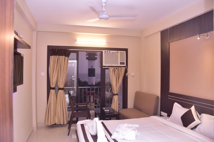 Room 6 of 13