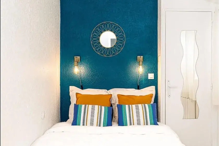 Room 4 of 9
