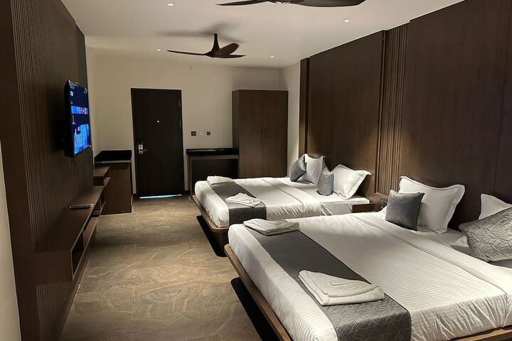 Room 6 of 17