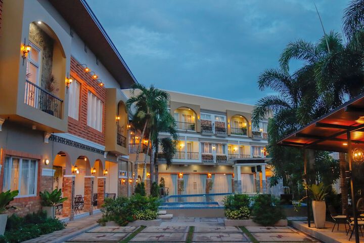 Hotel 33 of 33