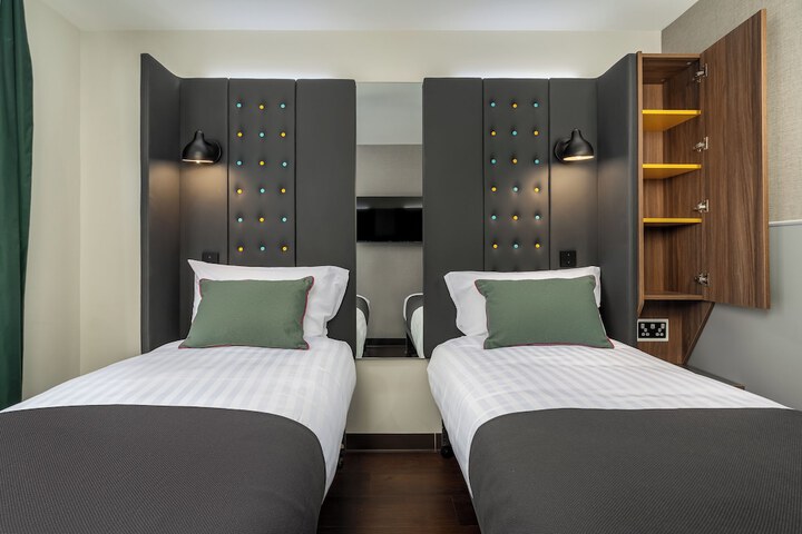 Room 13 of 29