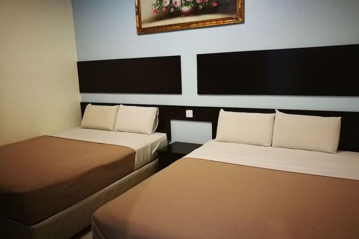 Room 6 of 10