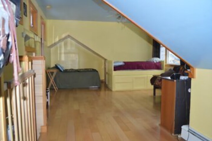 Room 9 of 20