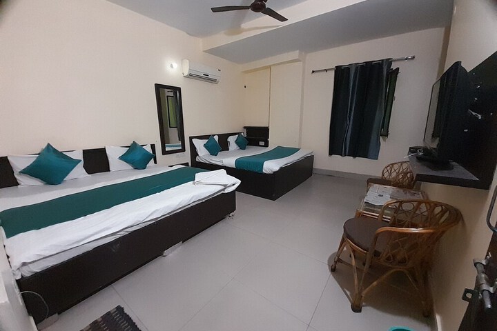 Room 8 of 21
