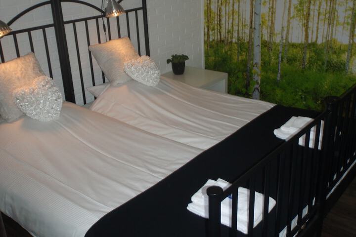 Room 4 of 25