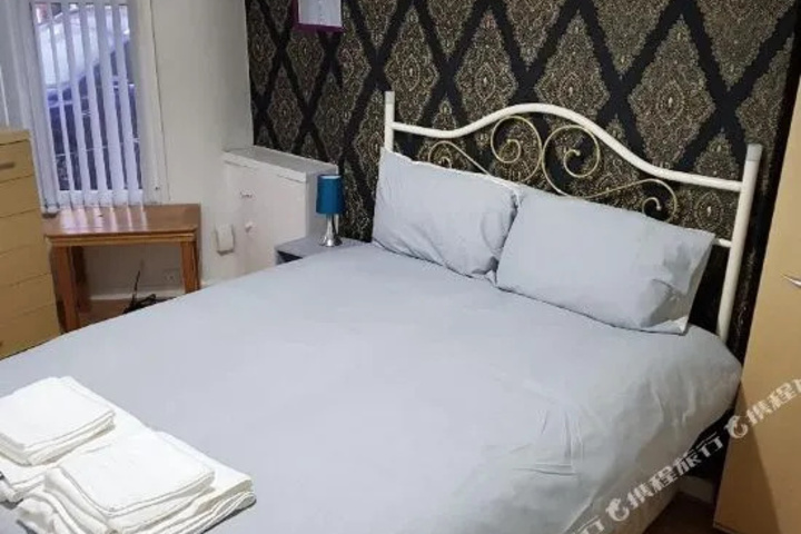 Room 4 of 4